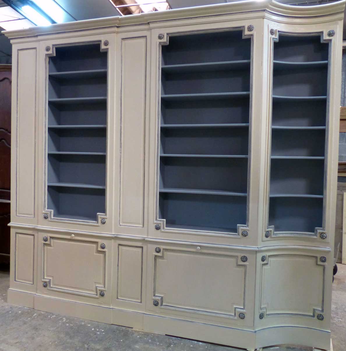 Aménagement de bibliothèque en boiseries