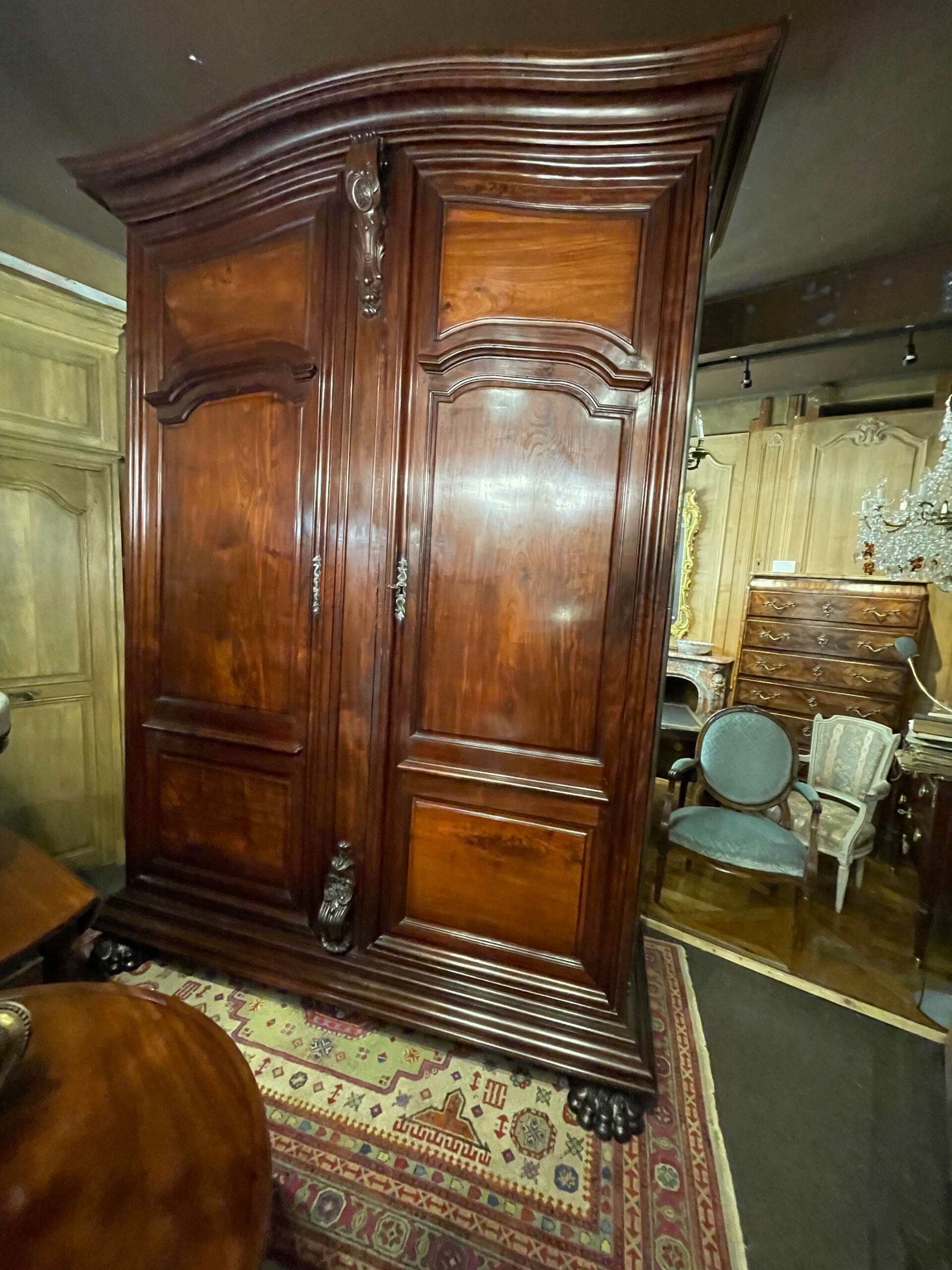 Armoire de château bordelaise en acajou 18ème siècle