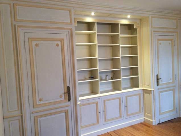 Bibliothèque en boiseries anciennes