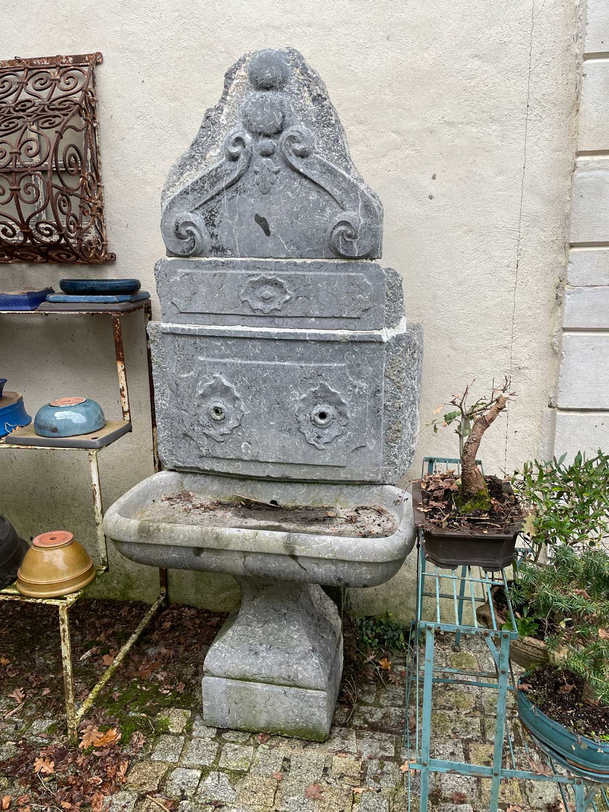 Fontaine d'intérieur de château béarnais 18ème siècle