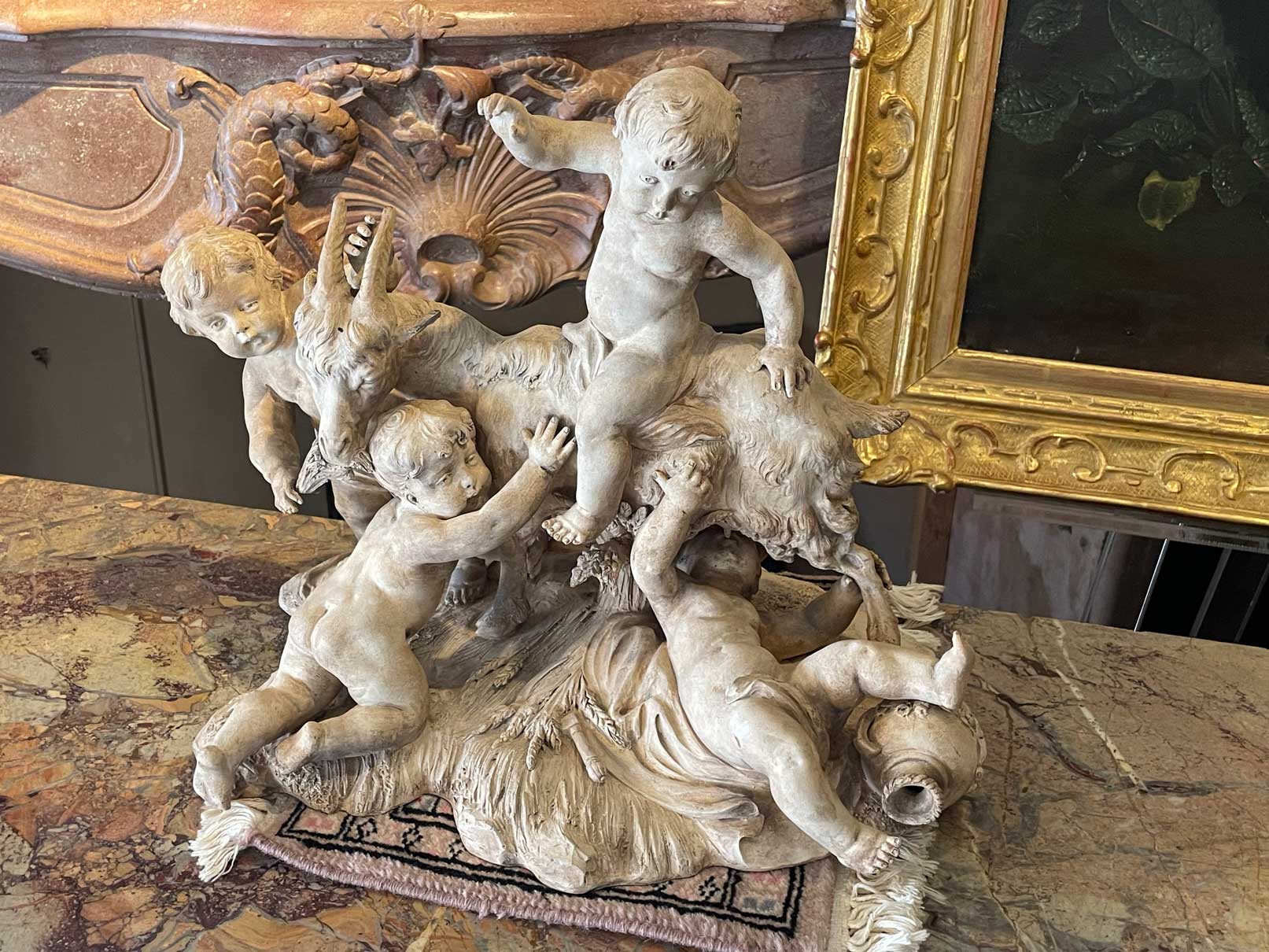 Scène en terre cuite marques Sèvres