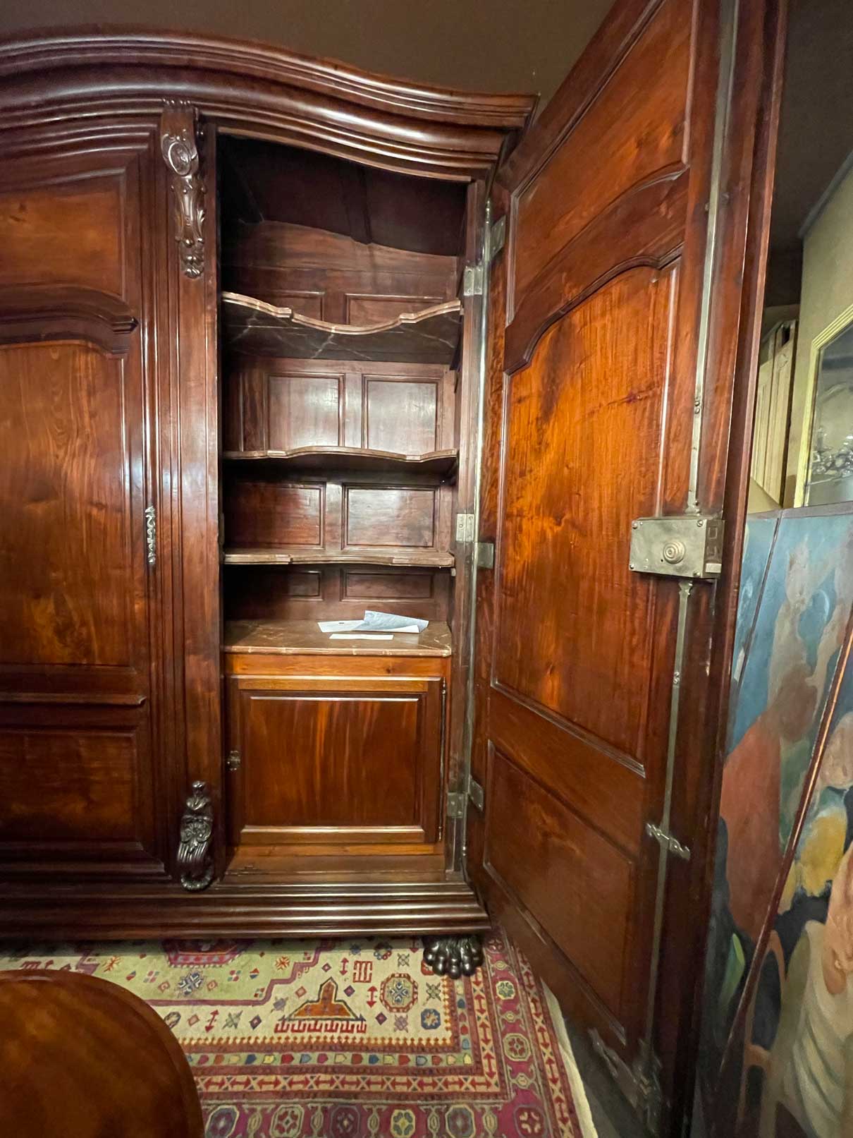 Armoire de château bordelaise en acajou 18ème siècle