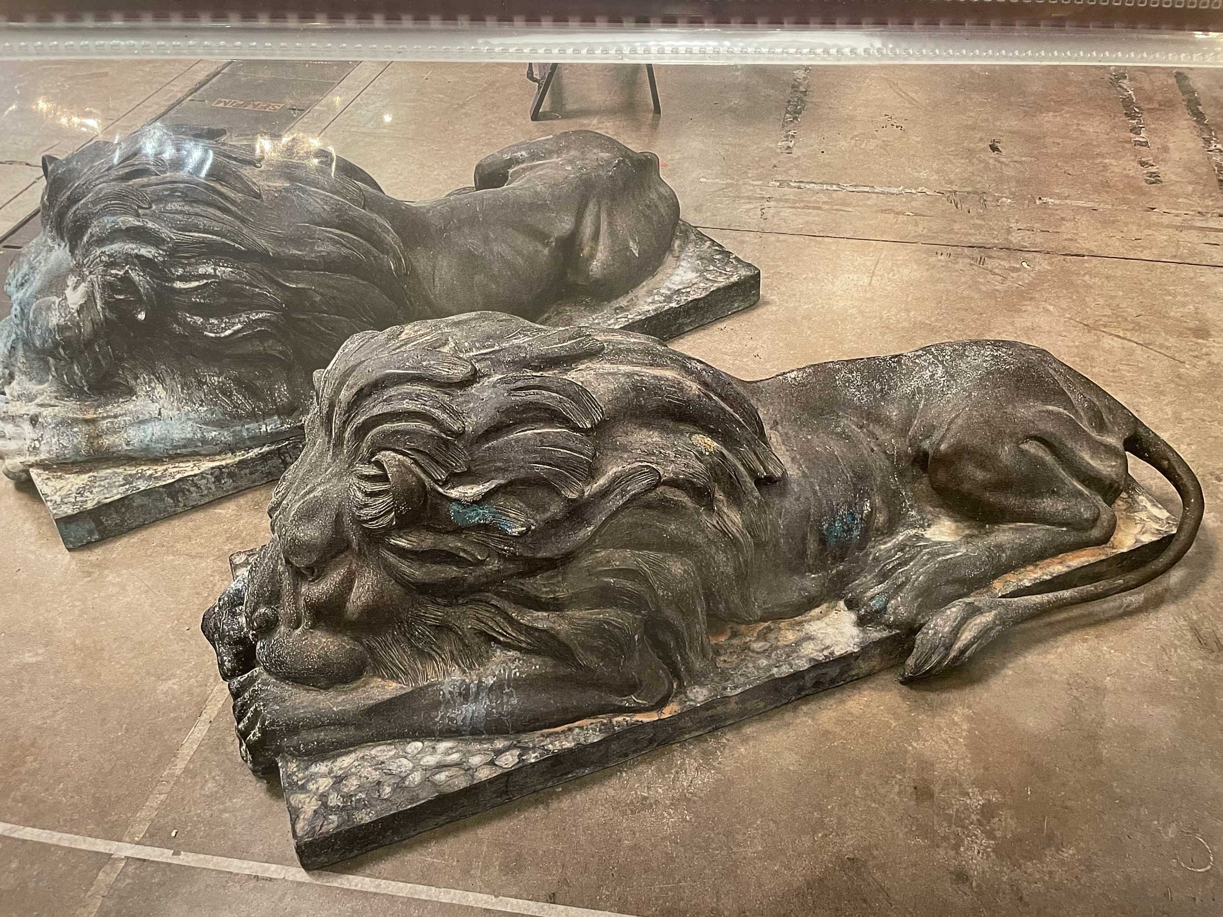 Paire de lions en bronze extérieur